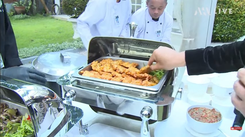 10 Hidangan tedak siten anak Aurel-Atta, didominasi masakan Nusantara