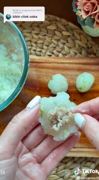 5 Cara bikin cilok tanpa tepung yang kenyal, praktis pakai rice paper