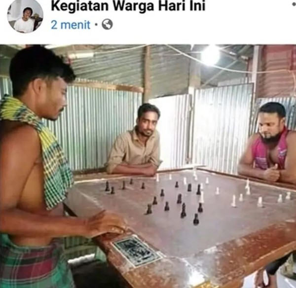 Potret nyeleneh orang saat main catur © berbagai sumber