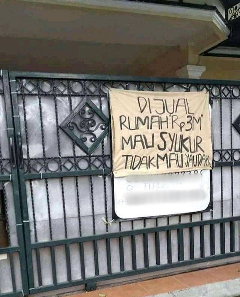 spanduk jual rumah kocak © berbagai sumber