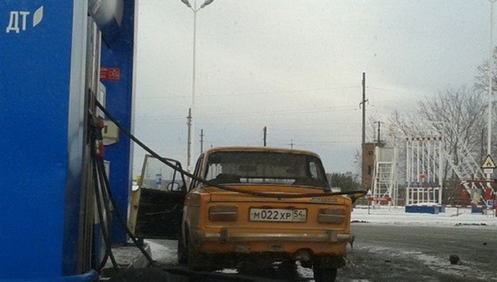 lika-liku isi bensin sendiri kocak © berbagai sumber lika-liku isi bensin sendiri kocak © berbagai sumber