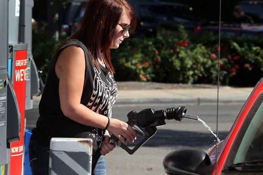 lika-liku isi bensin sendiri kocak © berbagai sumber lika-liku isi bensin sendiri kocak © berbagai sumber