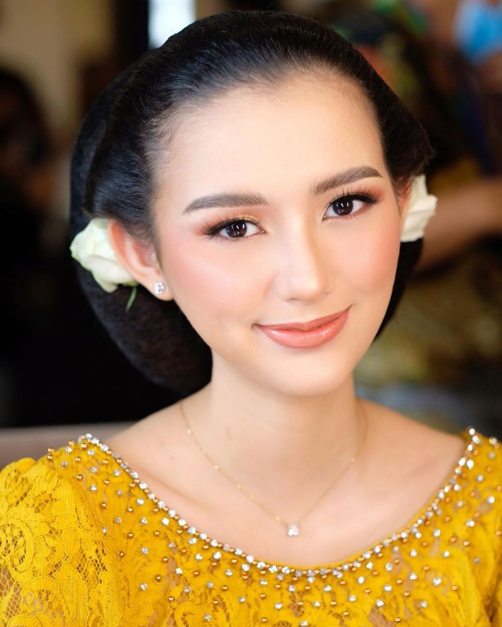 Sarah Menzel di acara tedak siten © 2022 Instagram 