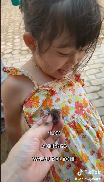 rambut bocil ini terkena slime © 2022 TikTok rambut bocil ini terkena slime © 2022 TikTok