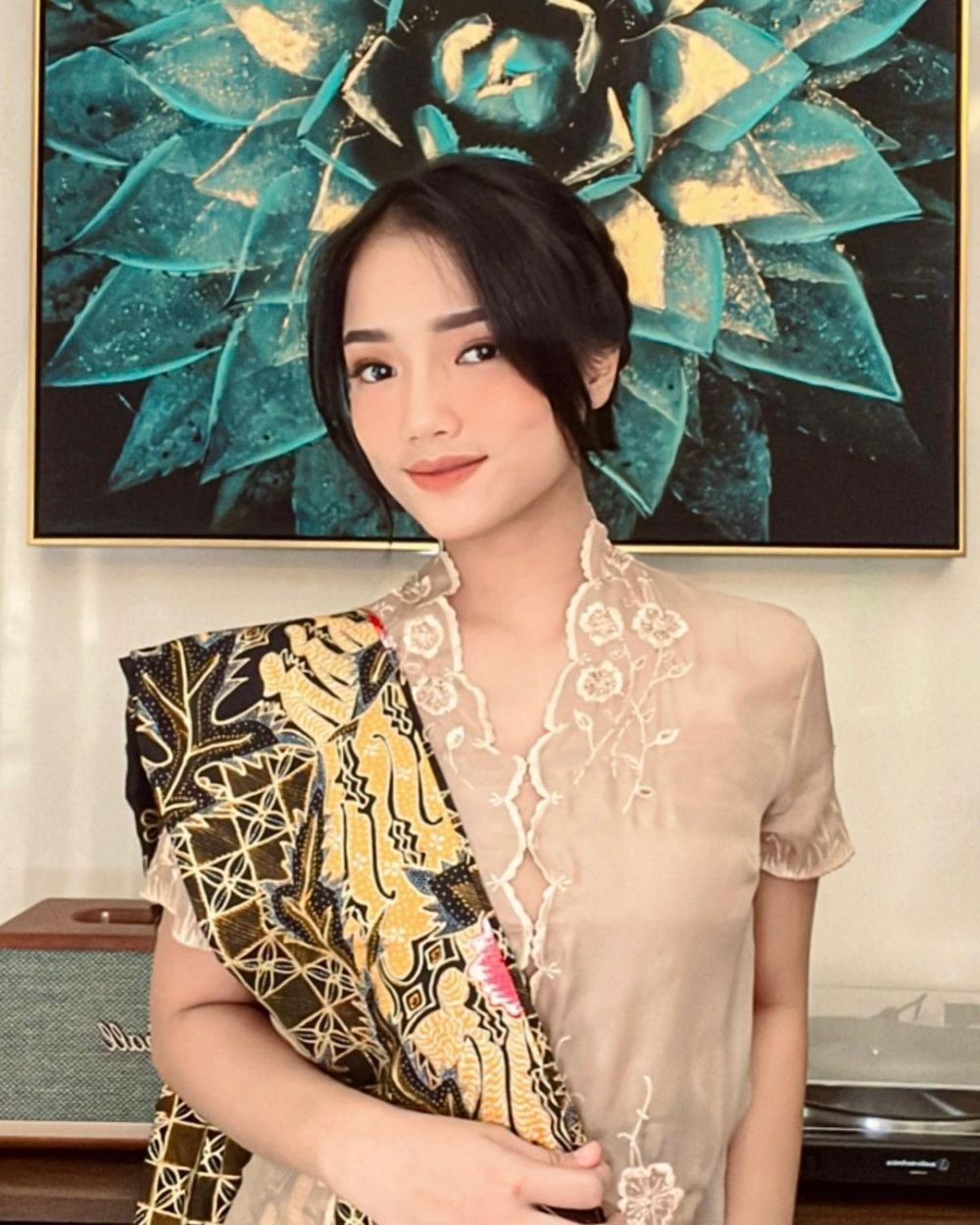 potret Fuji pakai kebaya © berbagai sumber