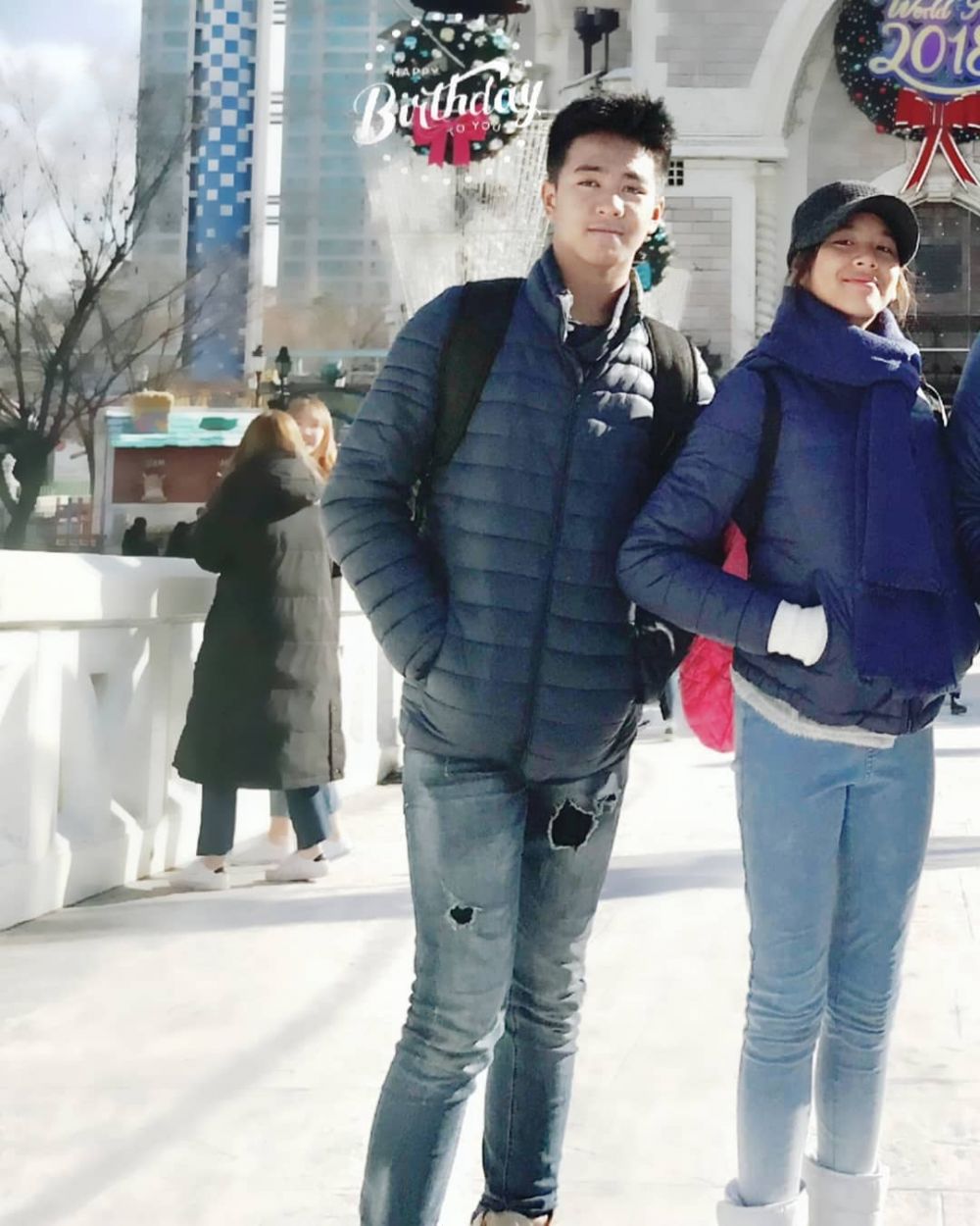 potret kebersamaan Zee JKT48 dan kembarannya © berbagai sumber