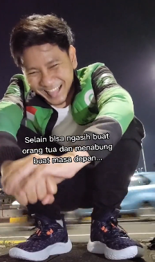 Kisah driver ojek online akhirnya bisa beli sepatu impian Twitter