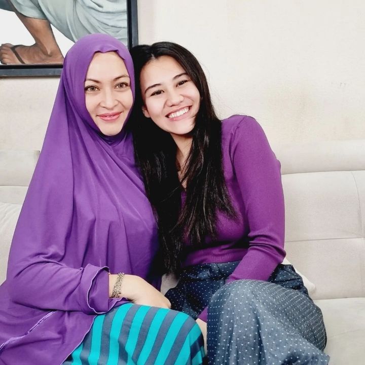 seleb cantik dengan putri sambung © Instagram