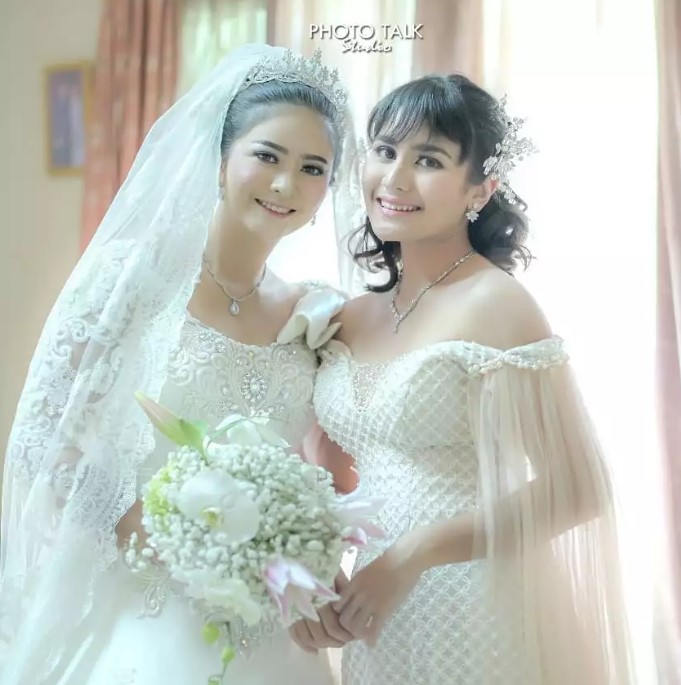 seleb cantik dengan putri sambung © Instagram seleb cantik dengan putri sambung © Instagram