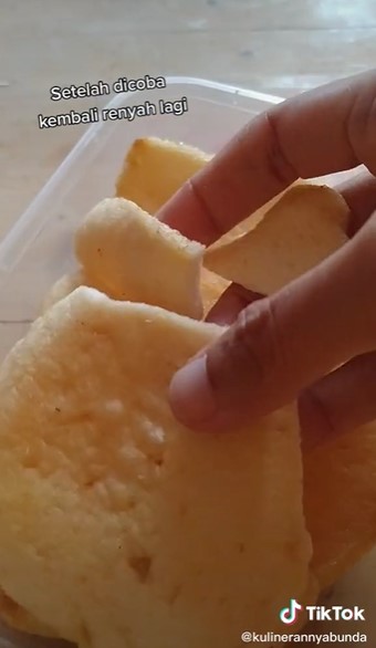Tanpa oven, ini trik bikin kerupuk melempem kembali renyah
