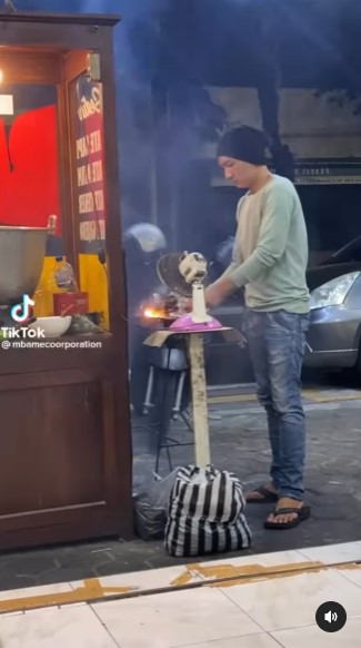 tukang sate mirip Anji © Instagram