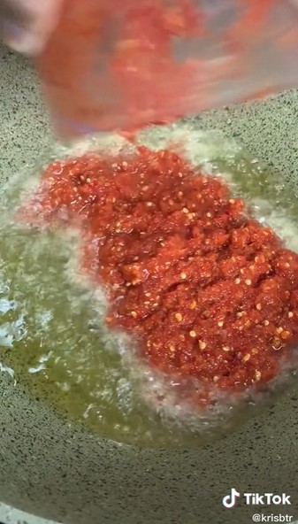 Trik simpel membuat bumbu balado gurih dan warnanya tetap merah merona
