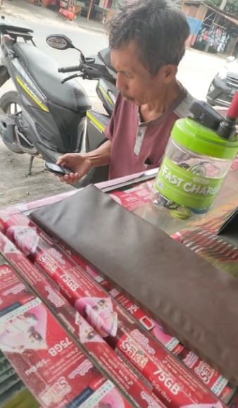 Alasan bapak minta HP diperbaiki meski tak rusak TikTok.com