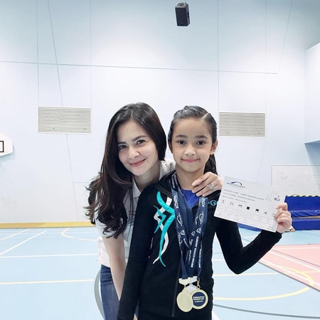 Momen bahagia 9 anak presenter raih medali bidang olahraga