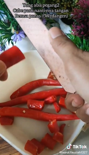 Pakai beras, ini cara hilangkan rasa panas di tangan usai potong cabai