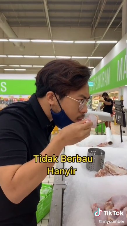 Wajib tahu, begini trik memilih daging ayam yang masih segar