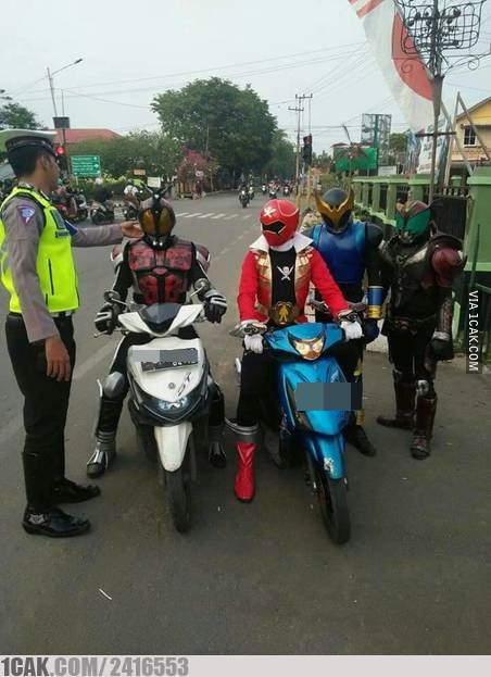 pengendara kena tilang nyeleneh © berbagai sumber