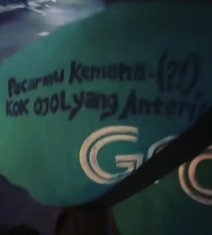 Potret tulisan di punggung driver ojek online Instagram Potret tulisan di punggung driver ojek online Instagram