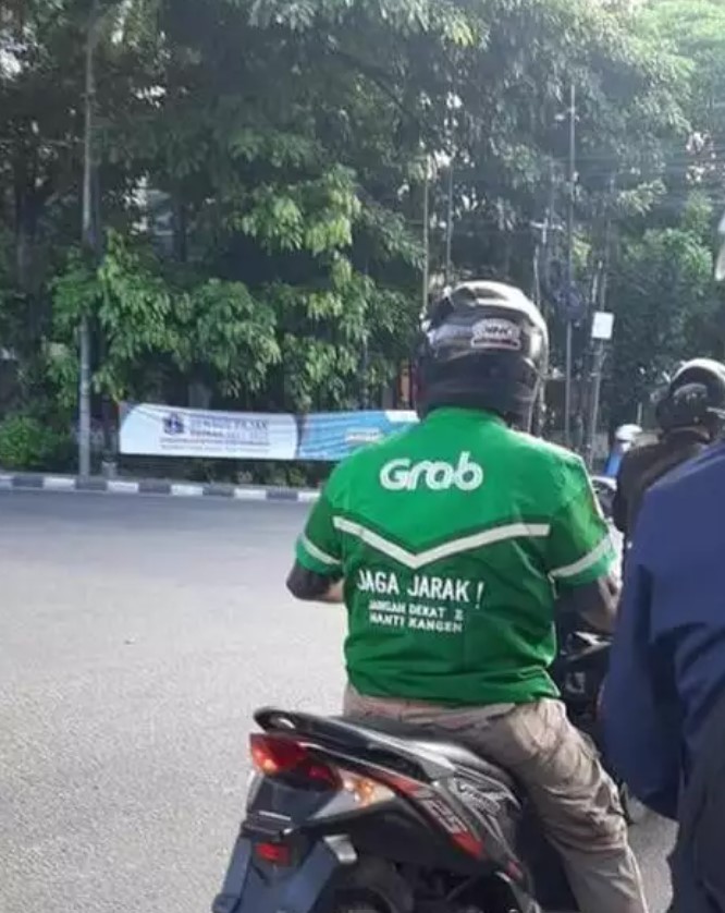Potret tulisan di punggung driver ojek online Instagram Potret tulisan di punggung driver ojek online Instagram