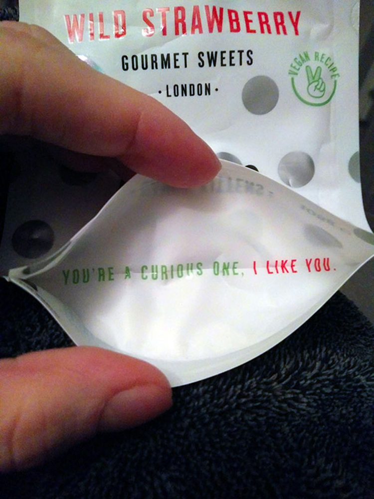 pesan tersembunyi isinya ada-ada aja © berbagai sumber pesan tersembunyi isinya ada-ada aja © berbagai sumber