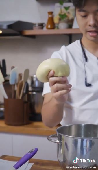 4 Trik menguleni adonan agar kalis dan mengembang, cocok untuk pemula