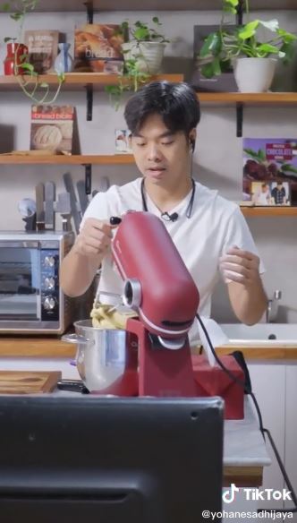 4 Trik menguleni adonan agar kalis dan mengembang, cocok untuk pemula