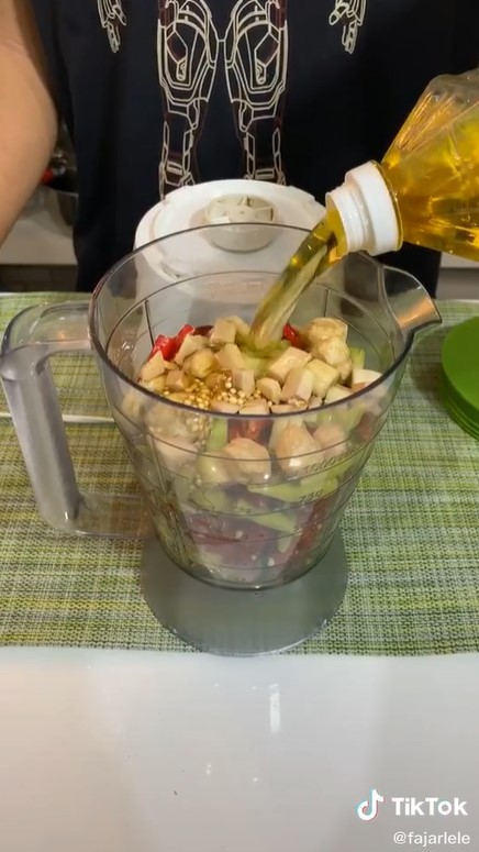 7 Cara bikin sambal hitam ala bumbu bebek Madura, gurihnya nendang