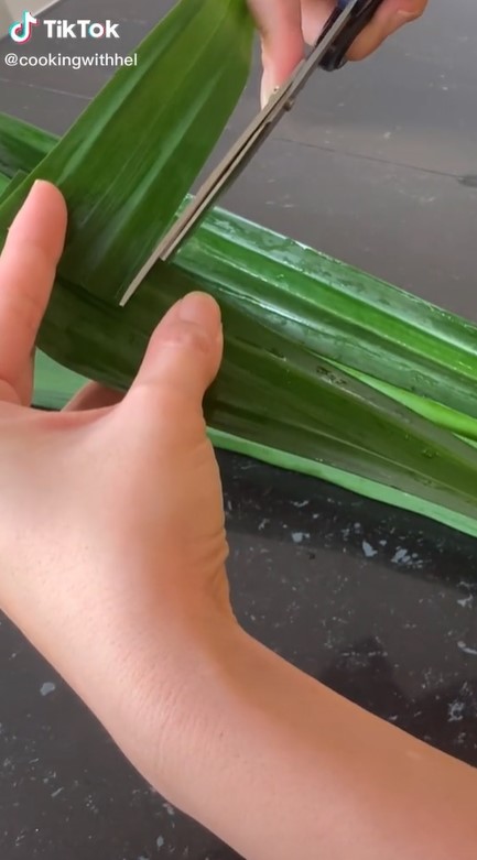 9 Cara membuat takir daun pandan untuk wadah jajanan, dijamin kokoh