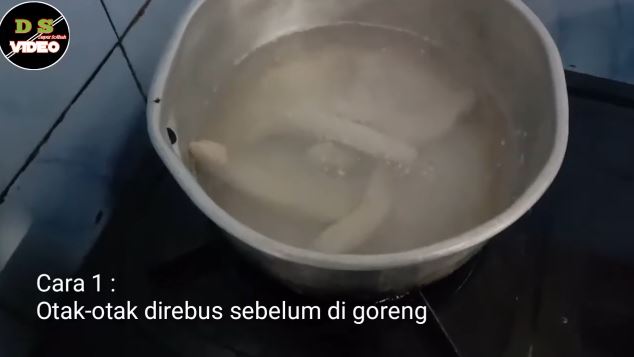 3 Trik mudah menggoreng otak-otak agar tidak menempel dan meledak
