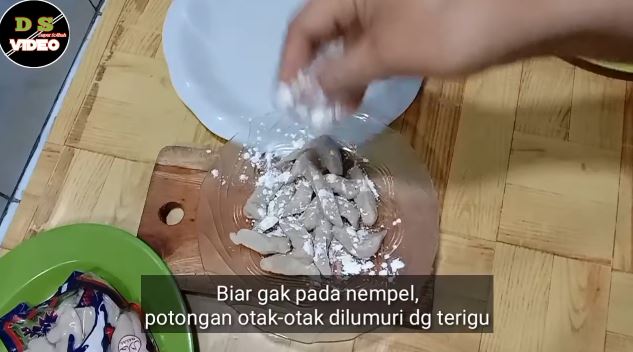 3 Trik mudah menggoreng otak-otak agar tidak menempel dan meledak