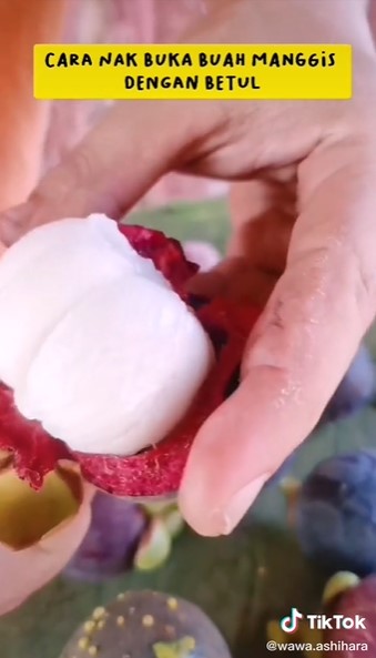 Cara jitu kupas manggis agar buahnya tidak rusak, tak perlu pisau