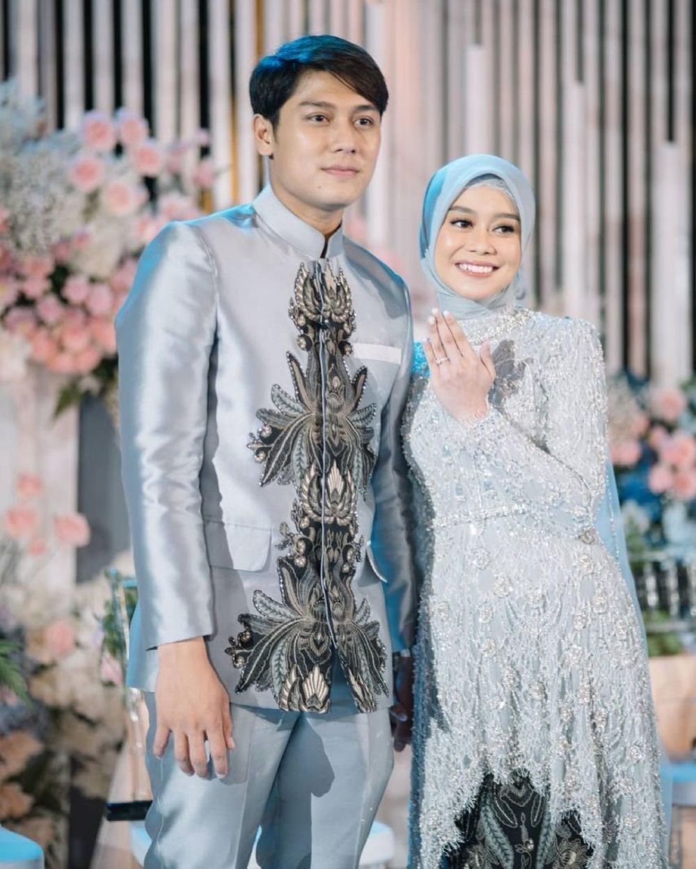 momen romantis Rizky Billar dan Lesty Kejora © berbagai sumber