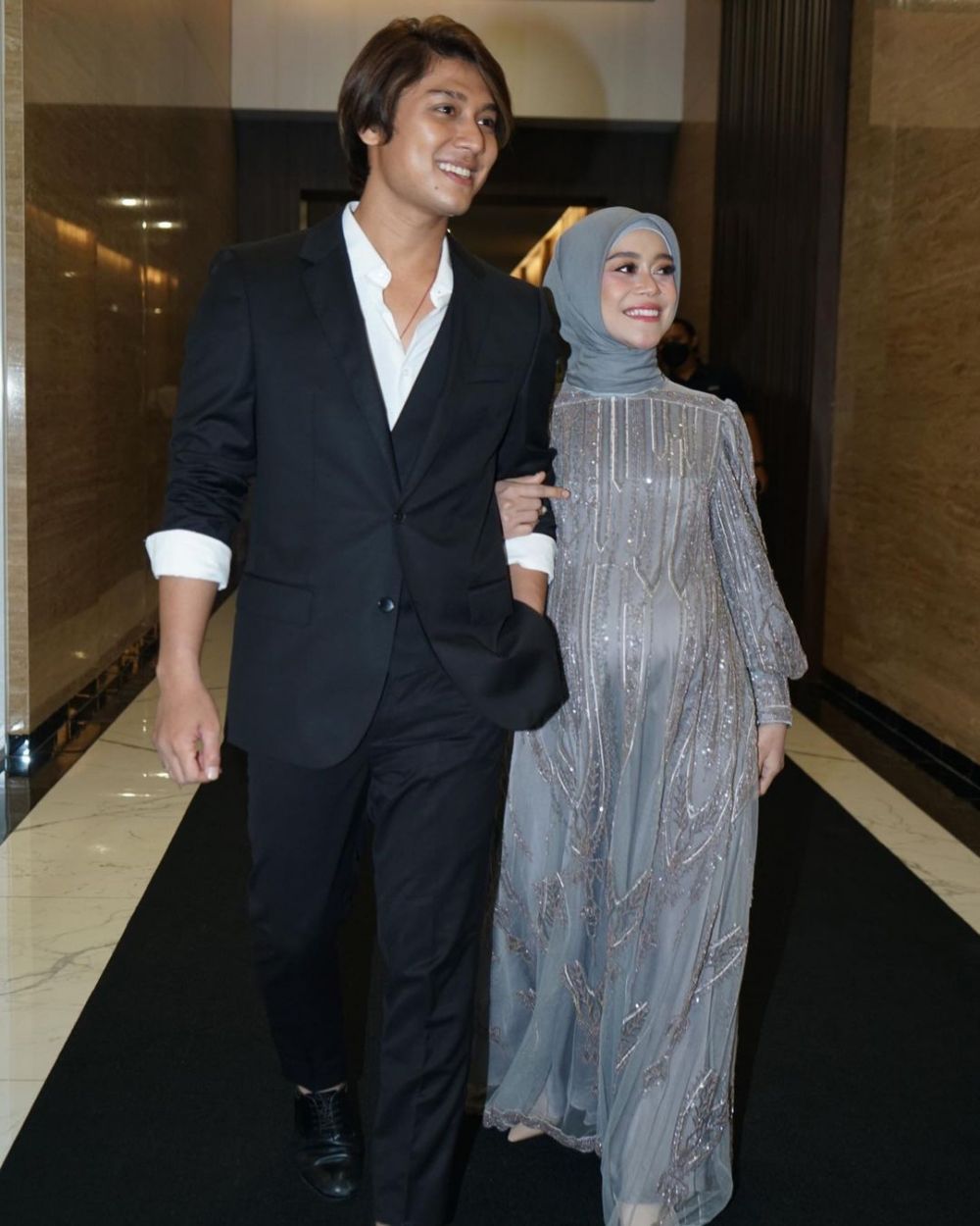 momen romantis Rizky Billar dan Lesty Kejora © berbagai sumber