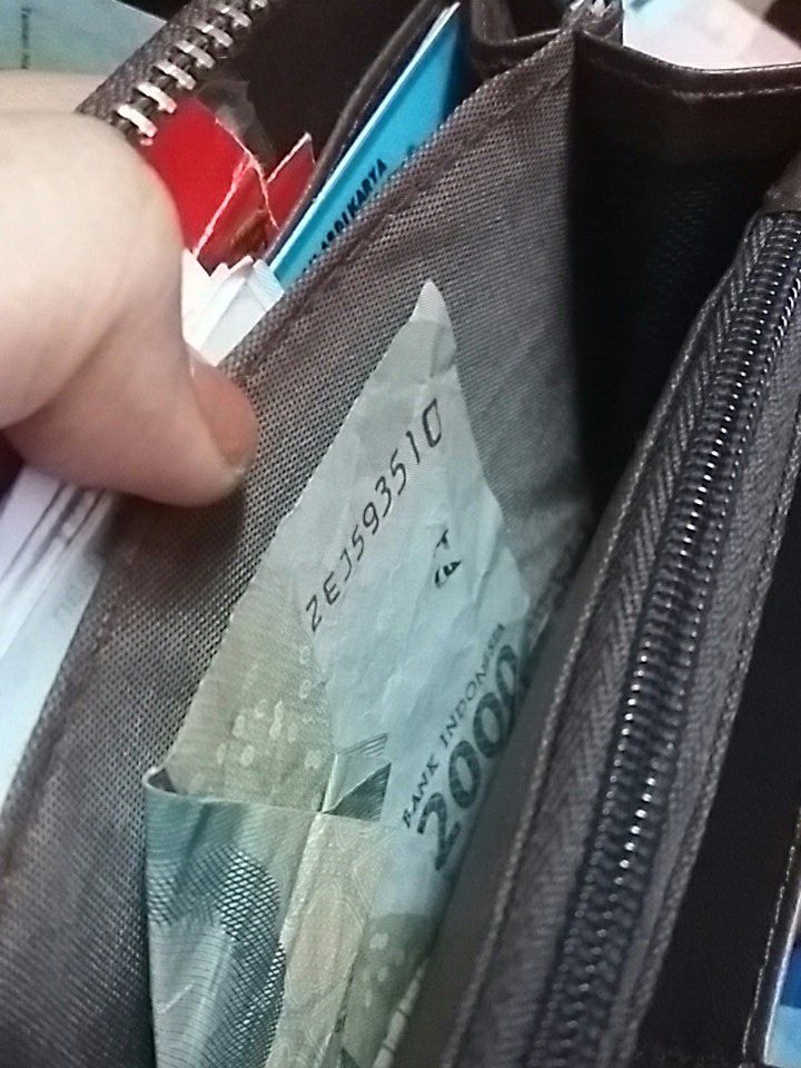 Potret isi dompet saat akhir bulan © 2022 berbagai sumber