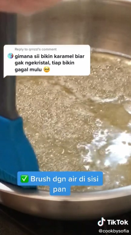 Trik membuat saus karamel agar tidak gosong dan mengkristal