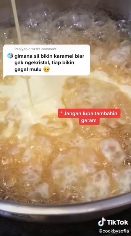 Trik membuat saus karamel agar tidak gosong dan mengkristal
