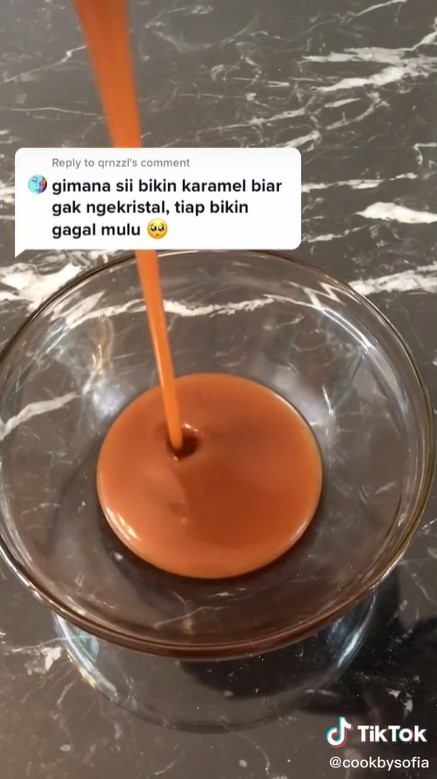 Trik membuat saus karamel agar tidak gosong dan mengkristal