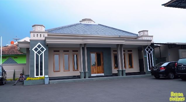 10 Potret restoran Sunda Lesty Kejora-Rizky Billar, mewah dan cozy