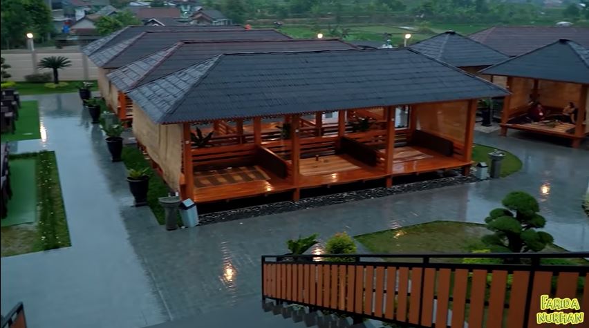 10 Potret restoran Sunda Lesty Kejora-Rizky Billar, mewah dan cozy