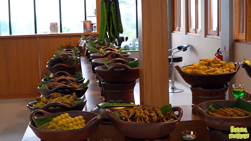 10 Potret restoran Sunda Lesty Kejora-Rizky Billar, mewah dan cozy