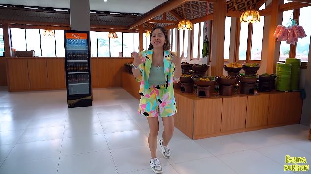 10 Potret restoran Sunda Lesty Kejora-Rizky Billar, mewah dan cozy