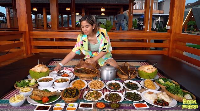10 Potret restoran Sunda Lesty Kejora-Rizky Billar, mewah dan cozy