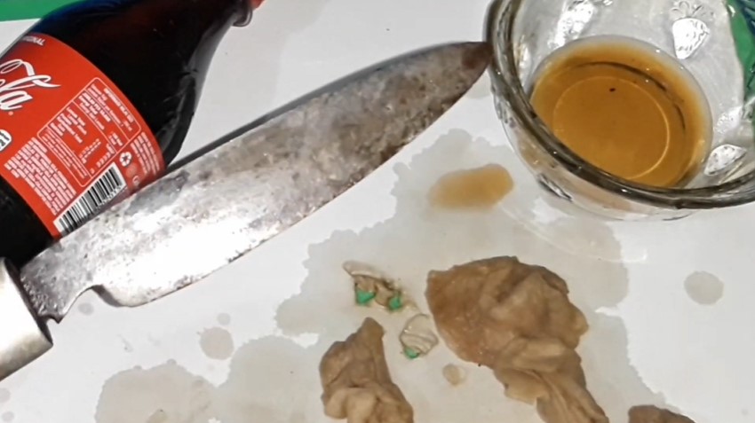 Cara bersihkan pisau dapur berkarat, cuma pakai 1 bahan