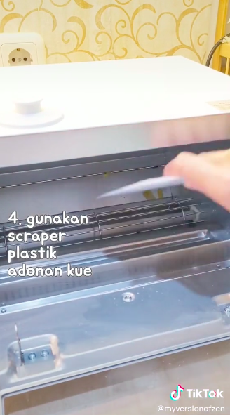 Wajib tahu, ini 7 cara membersihkan oven agar awet & tak mudah rusak