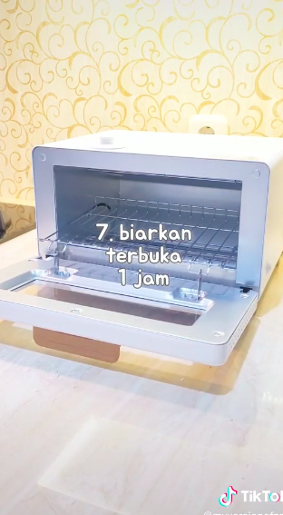 Wajib tahu, ini 7 cara membersihkan oven agar awet & tak mudah rusak