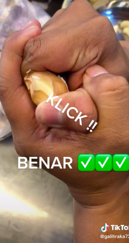 Tanpa pisau, begini cara cepat mengupas bawang putih
