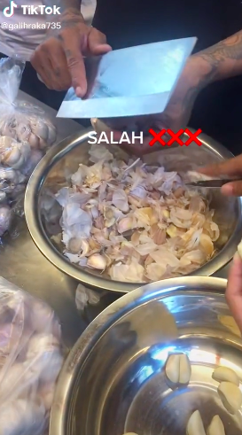 Tanpa pisau, begini cara cepat mengupas bawang putih