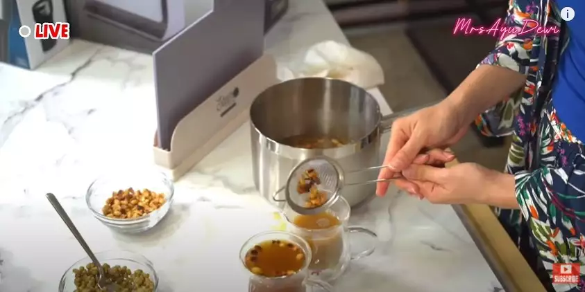 10 Makanan dan minuman dikonsumsi Ayu Dewi, jaga kulit selalu sehat