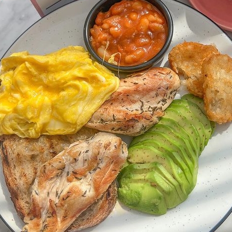 10 Makanan dan minuman dikonsumsi Ayu Dewi, jaga kulit selalu sehat