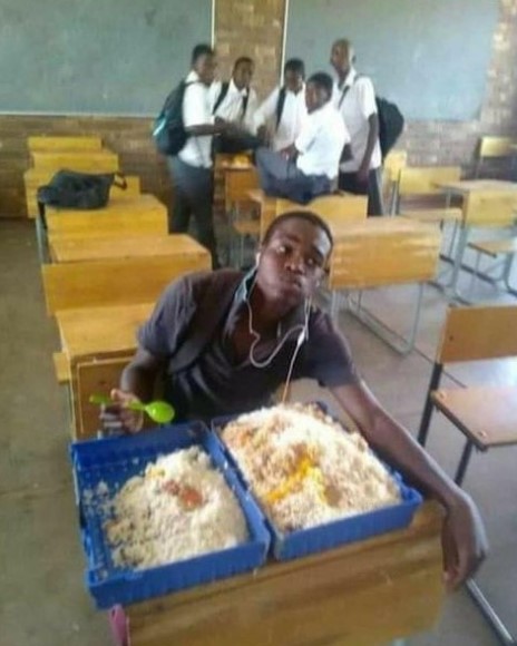 Potret kocak orang makan porsi besar © berbagai sumber